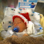 Świętokrzyskie Centrum Matki i Noworodka. Wizyta Św. Mikołaja u dzieci / Katarzyna Prędotka / Radio Kielce