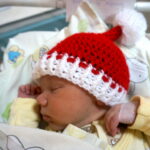 Świętokrzyskie Centrum Matki i Noworodka. Wizyta św. Mikołaja u dzieci / Katarzyna Prędotka / Radio Kielce