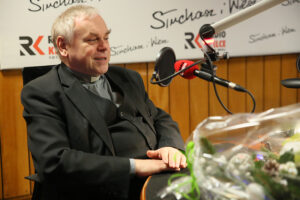 ksiądz Stanisław Słowik - dyrektor Caritas Diecezji Kieleckiej / Marzena Mąkosa / Radio Kielce