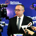 Konferencja Marzeny Okły - Drewnowicz ws. dyskryminacji regionu świętokrzyskiego. Na zdjęciu : Artur Gierada / Marzena Mąkosa / Radio Kielce