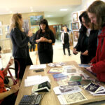 Mikołajkowa Giełda Prac w Zespole Państwowych Szkół Plastycznych / Marzena Mąkosa / Radio Kielce