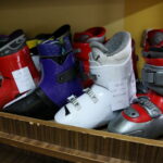 Sprzęt zimowy. Giełda sprzętu zimowego. / Marzena Mąkosa / Radio Kielce