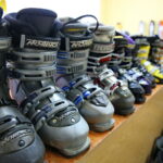 Sprzęt zimowy. Giełda sprzętu zimowego. / Marzena Mąkosa / Radio Kielce