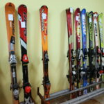 Sprzęt zimowy. Giełda sprzętu zimowego. / Marzena Mąkosa / Radio Kielce