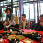 Malowanie bombek w Radio Kielce. Od lewej: Katarzyna Prędotka, Lucyna Gozdek, Marcin Różyc, Michał Kita / Marzena Mąkosa / Radio Kielce