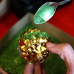 Malowanie bombek w Radio Kielce / Marzena Mąkosa / Radio Kielce