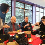 Malowanie bombek w Radio Kielce. Od lewej: Lucyna Gozdek, Rafał Szymczyk, Jakub Rożek, Magdalena Sitek / Marzena Mąkosa / Radio Kielce