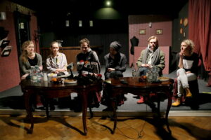 Konferencja w Teatrze im. S. Żeromskiego dotycząca najbliższej premiery - spektaklu "1946". Anna Antoniewicz, Dagna Dywicka, Tomasz Śpiewak, Remigiusz Brzyk, Bartłomiej Cabaj, Ewelina Gronowska / Marzena Mąkosa / Radio Kielce