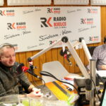 „Choinka pod choinkę”. Rafał Maziejuk - strażak z OSP w Bilczy i Niewachlowie, ratownik medyczny oraz Robert Szumielewicz - Radio Kielce / Marzena Mąkosa / Radio Kielce