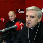 Ks. Tomasz Lis - rzecznik Kurii Diecezjalnej i Biskup Ordynariusz ks. Krzysztof Nitkiewicz / Marzena Mąkosa / Radio Kielce