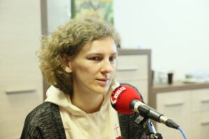 Choinka pod choinkę. Na zdjęciu: siostra Wioletta / Marzena Mąkosa / Radio Kielce