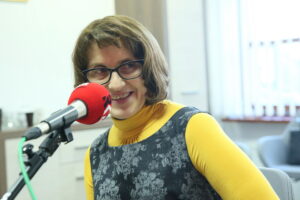 Choinka pod choinkę. Na zdjęciu:siostra Grażyna / Marzena Mąkosa / Radio Kielce