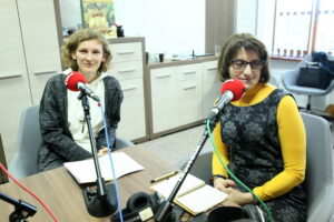 Choinka pod choinkę. Na zdjęciu: siostra Wioletta i siostra Grażyna / Marzena Mąkosa / Radio Kielce