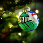 "Choinka pod Choinkę". Drzewko przekazane na aukcję przez Radio Kielce. / Marzena Mąkosa / Radio Kielce