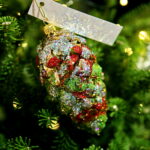 "Choinka pod Choinkę". Drzewko przekazane na aukcję przez Radio Kielce. / Marzena Mąkosa / Radio Kielce