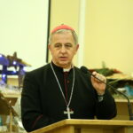 III Diecezjalny Konkurs na Świętokrzyską Szopkę Bożonarodzeniową. Biskup Jan Piotrowski. / Marzena Mąkosa / Radio Kielce