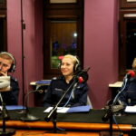 "Choinka pod choinkę" w Radio Kielce. Finał licytacji drzewka Radia Kielce. Mateusz Sakwa, Alicja Bartłomiejczak i Anna Zielińska - Brudek / Marzena Mąkosa / Radio Kielce