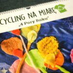 "Choinka pod choinkę". Prezent dołączony do drzewka - kalendarz "Recycling na miarę - 4 Pory Roku" / Marzena Mąkosa / Radio Kielce