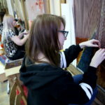 Wizyta Anny Mnatsakanyan w Zespole Państwowych Szkół Plastycznych im. J. Szermentowskiego. Tkactwo / Marzena Mąkosa / Radio Kielce