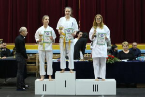 Mikołajkowy turniej karate. Joanna Grewik, Natalia Papież, Amelia Różalska / Marzena Mąkosa / Radio Kielce
