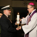 Tradycyjne przekazanie Betlejemskiego Światła Pokoju w Sanktuarium Miłosierdzia Bożego w Kielcach. / Marzena Mąkosa / Radio Kielce