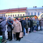 Akcja choinki dla słuchaczy na Rynku w Kielcach / Marzena Mąkosa / Radio Kielce