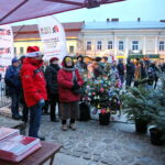 Akcja choinki dla słuchaczy na Rynku w Kielcach / Marzena Mąkosa / Radio Kielce