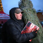 Akcja choinki dla słuchaczy na Rynku w Kielcach / Marzena Mąkosa / Radio Kielce