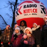 Akcja choinki dla słuchaczy na Rynku w Kielcach / Marzena Mąkosa / Radio Kielce