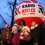 Akcja choinki dla słuchaczy na Rynku w Kielcach / Marzena Mąkosa / Radio Kielce