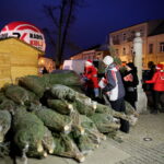 Akcja choinki dla słuchaczy na Rynku w Kielcach / Marzena Mąkosa / Radio Kielce