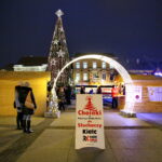 Akcja choinki dla słuchaczy na Rynku w Kielcach / Marzena Mąkosa / Radio Kielce