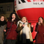 Akcja choinki dla słuchaczy na Rynku w Kielcach / Marzena Mąkosa / Radio Kielce