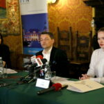 Konferencja dotycząca projektu "Pałac w Muzeum, Muzeum w Pałacu". Na zdjęciu: Urszula Kinder - rzecznik prasowy, dr hab. Robert Kotowski - dyrektor Muzeum Narodowego w Kielcach i Agnieszka Masny - koordynator projektu / Marzena Mąkosa / Radio Kielce