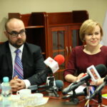 Konferencja dotycząca programu „Zorza” – czyste powietrze nad Świętokrzyskiem. Mariusz Goraj - wiceprezes Wojewódzkiego Funduszu Ochrony Środowiska i Gospodarki Wodnej, Anna Krupka - poseł PiS / Marzena Mąkosa / Radio Kielce