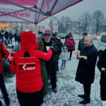 Radio Kielce rozdaje choinki na święta / Tomasz Piwko / Radio Kielce