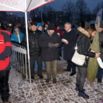 Radio Kielce rozdaje choinki na święta / Tomasz Piwko / Radio Kielce