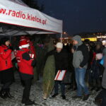 Radio Kielce rozdaje choinki na święta / Marzena Mąkosa / Radio Kielce