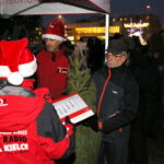 Radio Kielce rozdaje choinki na święta / Marzena Mąkosa / Radio Kielce