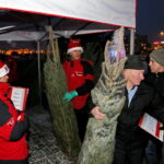 Radio Kielce rozdaje choinki na święta / Marzena Mąkosa / Radio Kielce