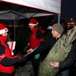 Radio Kielce rozdaje choinki na święta / Marzena Mąkosa / Radio Kielce