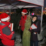 Radio Kielce rozdaje choinki na święta / Marzena Mąkosa / Radio Kielce