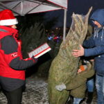 Radio Kielce rozdaje choinki na święta / Marzena Mąkosa / Radio Kielce