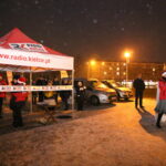 Radio Kielce rozdaje choinki na święta / Marzena Mąkosa / Radio Kielce