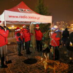 Radio Kielce rozdaje choinki na święta / Marzena Mąkosa / Radio Kielce