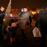 Radio Kielce rozdaje choinki na święta / Marzena Mąkosa / Radio Kielce