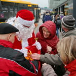 Świąteczny autobus w Kielcach / Marzena Mąkosa / Radio Kielce