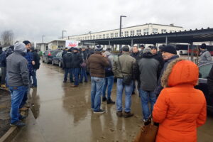 Protest pracowników w zakładach MAN Bus, którzy domagają się podwyżek płac / Marzena Mąkosa / Radio Kielce