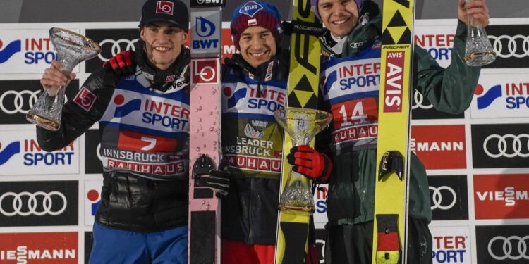 Turniej Czterech Skoczni w Innsbrucku. Na zdjęciu: Kamil Stoch oraz Norweg Daniel-Andre Tande i Niemiec Andreas Wellinger / FIS
