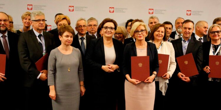 Minister Edukacji Narodowej Anna Zalewska powołała dziś członków Rady Dyrektorów Szkół Zawodowych / Ministerstwo Edukacji Narodowej